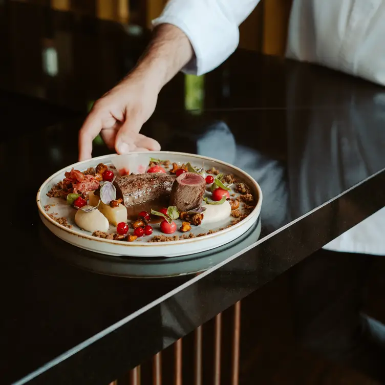 Feine französisch inspirierte Küche im Restaurant the CORD, einem der besten Restaurants in Berlin zu Weihnachten