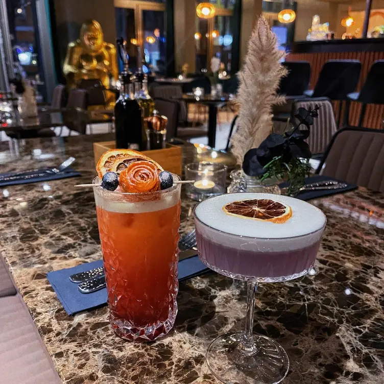 In einem der besten italienischen Restaurants Münchens genießen Sie bei BONO hochwertige Cocktails.