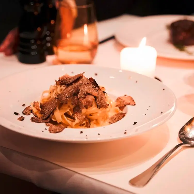 Pasta mit Trüffel im DaCaio, einem der besten italienischen Restaurants in Hamburg.