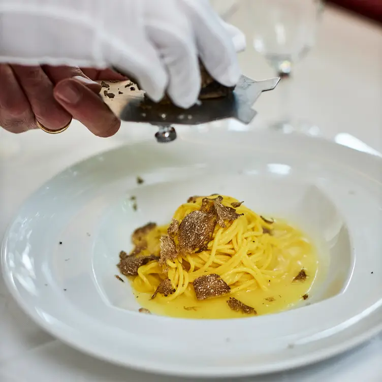 Spaghetti mit Trüffeln im La Scuderia - einem der besten italienischen Restaurants in Frankfurt.