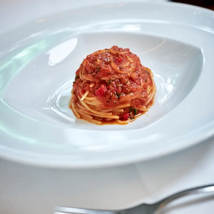 Spaghetti mit Tomatensauce im La Scuderia – einem der besten italienischen Restaurants in Frankfurt.