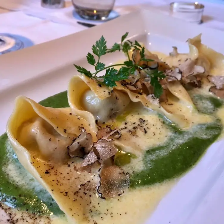 Limoni, eines der besten italienischen Restaurants in München, verwendet edle Zutaten wie Trüffel.