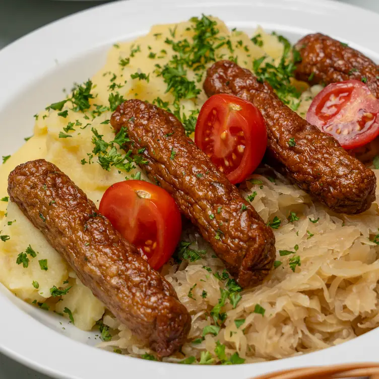 Herzhafte vegane Speisen nach bayerischer Art in der Mathilda Wirtsbar, einem der besten veganen Restaurants in München.