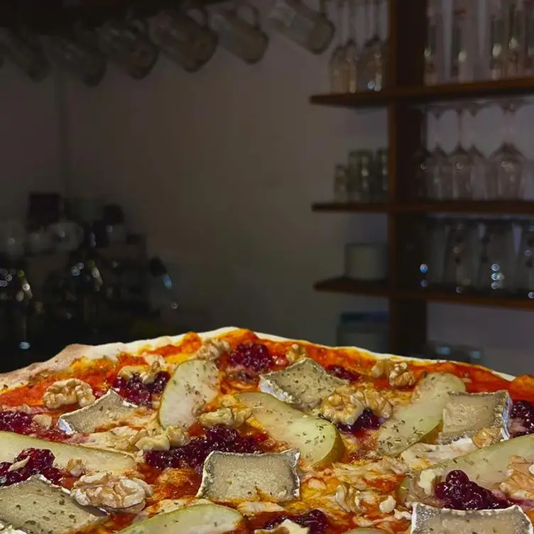 Vistro Hamburg ist eines von Hamburgs besten veganen Restaurants, das mit kreativen Pizzaideen punktet.