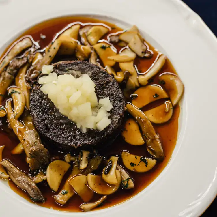 Exquisite Vorspeise mit Pilzen im Augustin, einem der besten romantischen Restaurants in Köln.