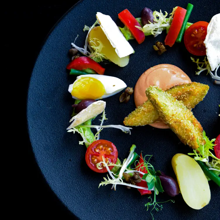 Kleine Vorspeise mit erfrischendem Salat im 181, einem der besten romantischen Restaurants in München.