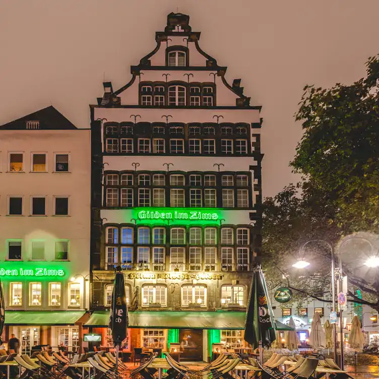 Der Kölner Biergarten Gilden im Zims befindet sich in einem schönen alten Gebäude.