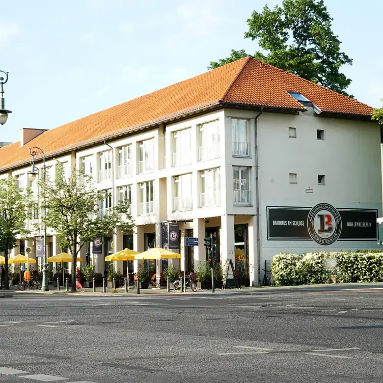 Hauptgebäude des Brauhauses Lemke am Schloss im Bezirk Charlottenburg.