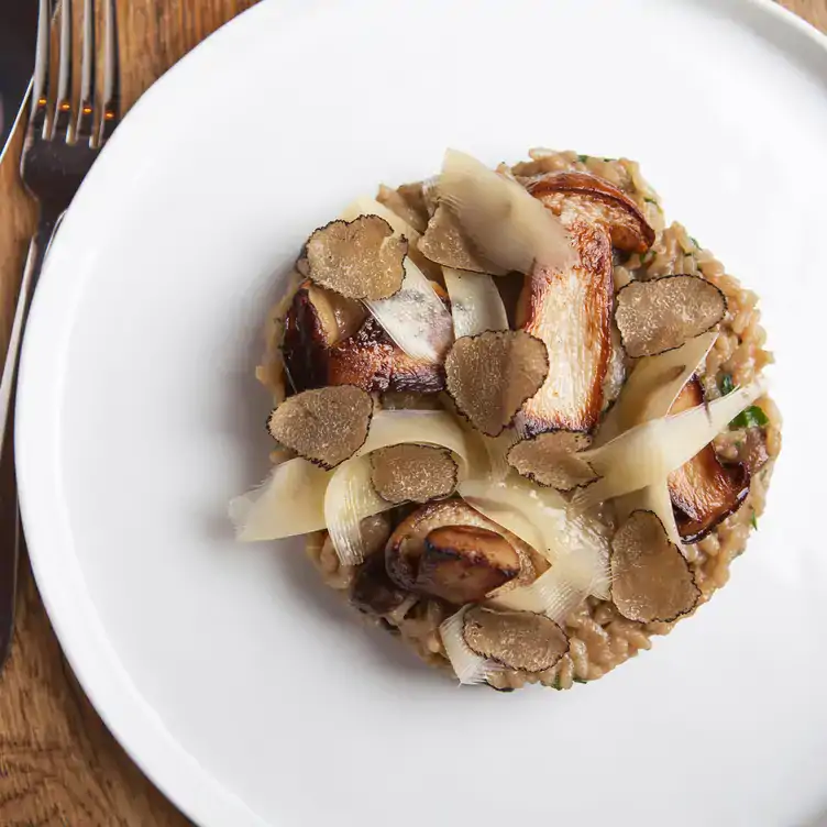 Pilzrisotto mit frischem Parmesan im Restaurant SPINDLER.