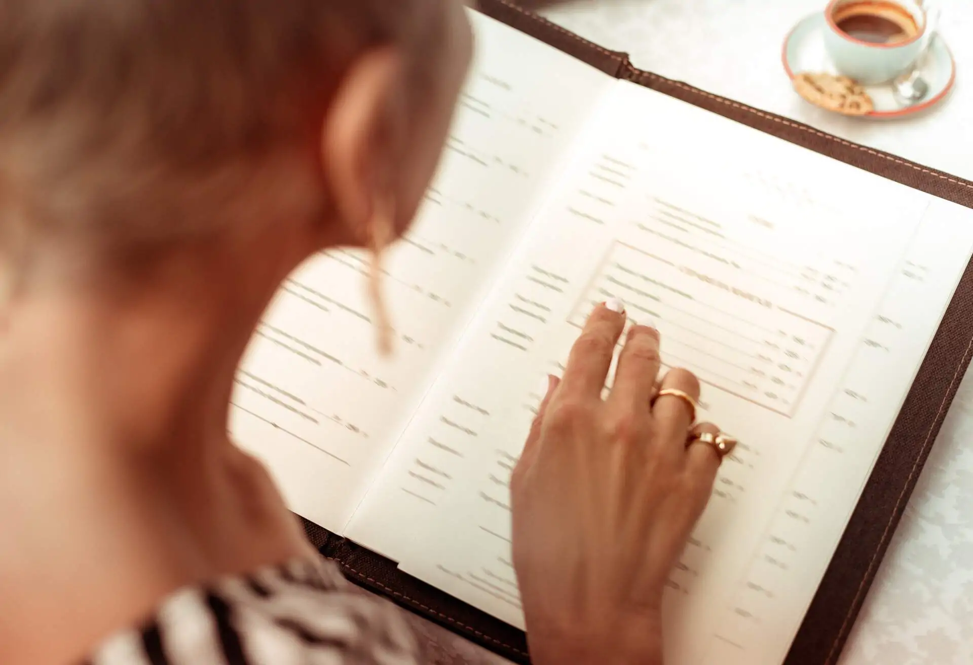 woman-with-menu